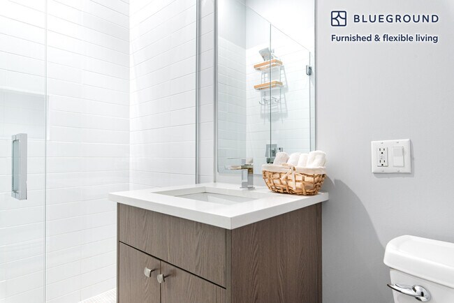 Building Photo - 1536 W Chicago Ave