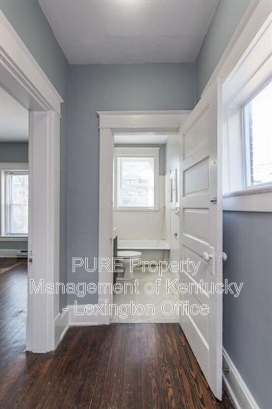 Building Photo - 262 Kalmia Ave