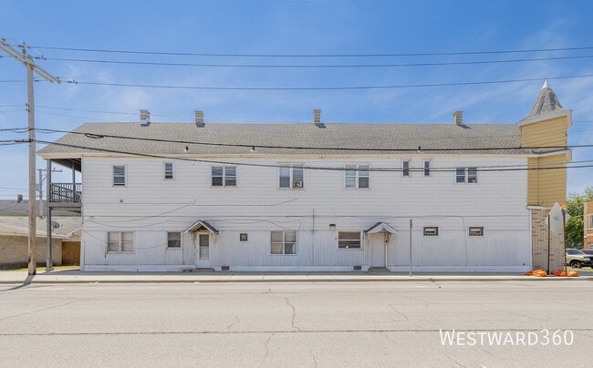 Building Photo - 4901 Magoun Ave
