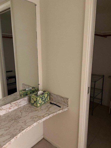 Building Photo - 3150 N Palm Aire Dr