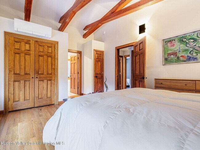 Building Photo - 10 Purdy Hollow Rd