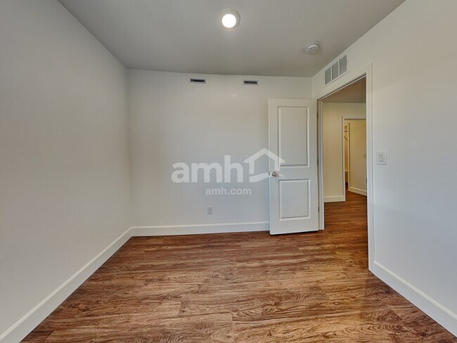 Building Photo - 9177 Ribbon Mdw Ct