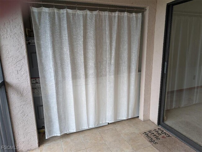 Building Photo - 4616 SE 6th Ave