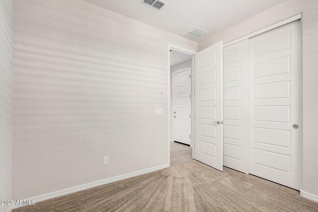 Building Photo - 8828 W Palo Verde Dr
