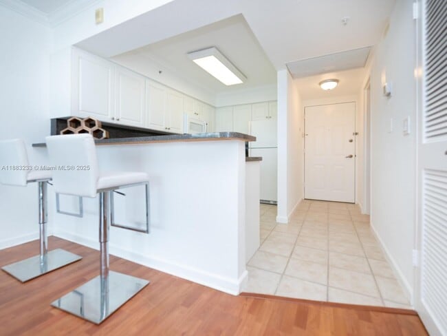Building Photo - 2501 S Ocean Dr