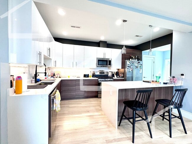 Building Photo - 9/1 No Fee! Newly renovated 3BR/2BA in the heart of Washington Sq!