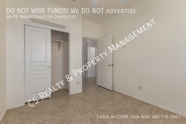 Building Photo - 1413 E Peach Tree Dr
