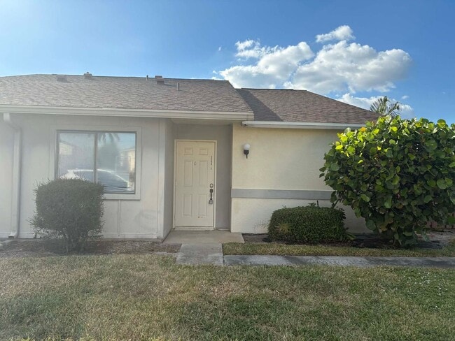 Building Photo - 1 Bedroom/1 Bath Villa with Private Courtyard