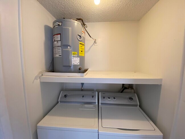 Building Photo - 1104 NE 3rd Ave