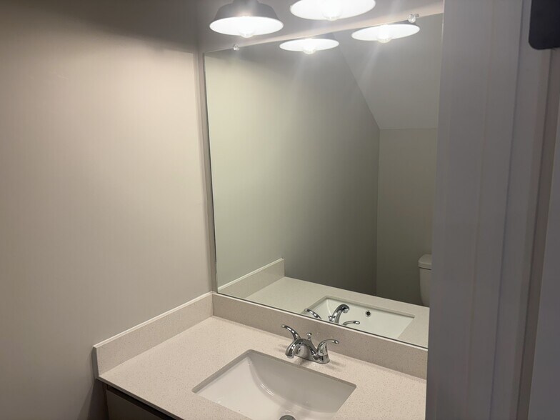 Building Photo - 439 Hobbs Ave