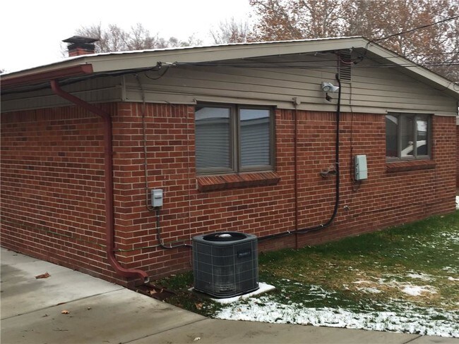 Building Photo - 7587 Lathers St