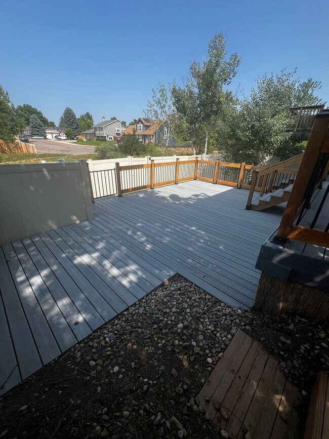 Building Photo - HALF OFF A MONTH'S RENT** -- Bright, Remod...