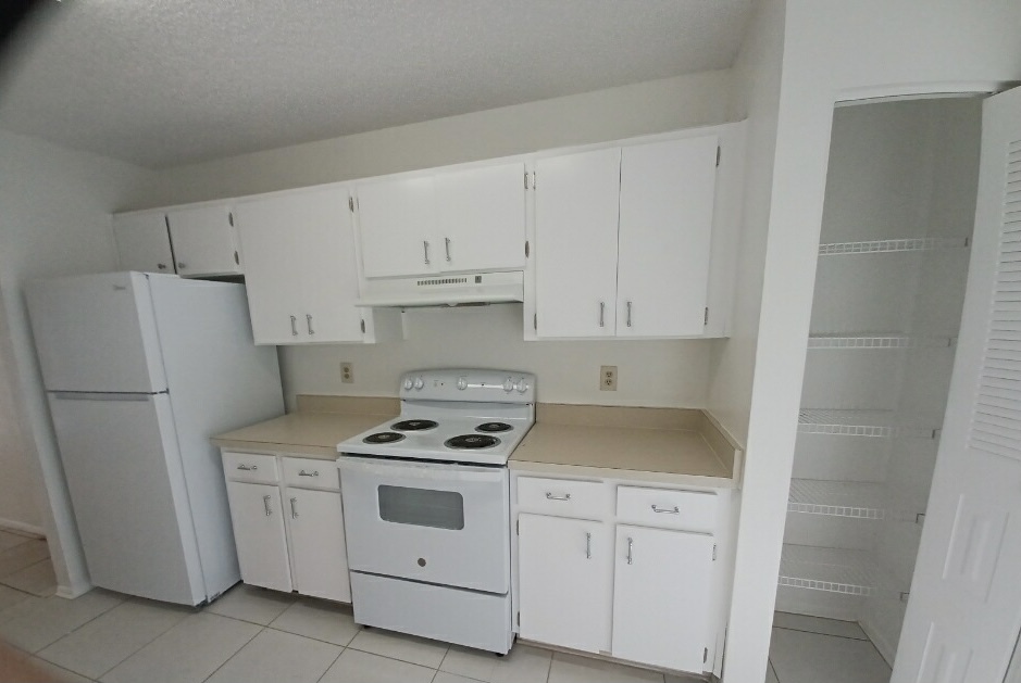 Building Photo - 273 SW Sterret Cir