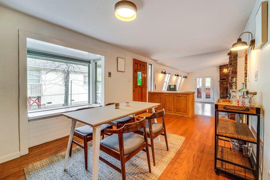 Building Photo - 627 Bear Valley Rd