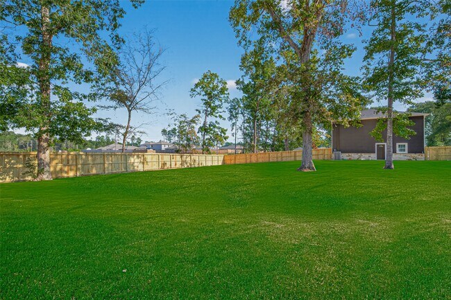 Building Photo - 10594 Rustling Oaks Dr