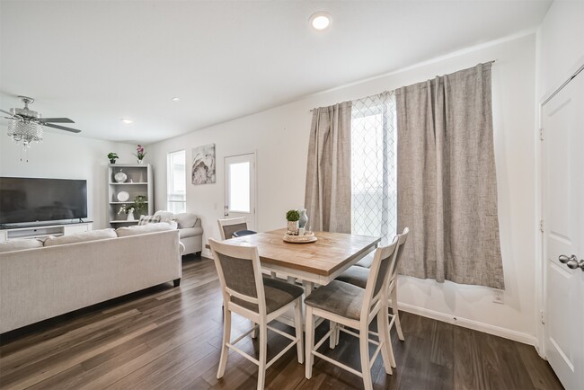 Building Photo - 26407 Red Clover Dr