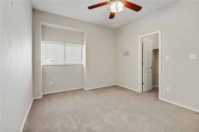 Building Photo - 1709 Woodvista Pl