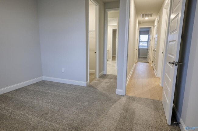 Building Photo - 102 Clift Crk Dr