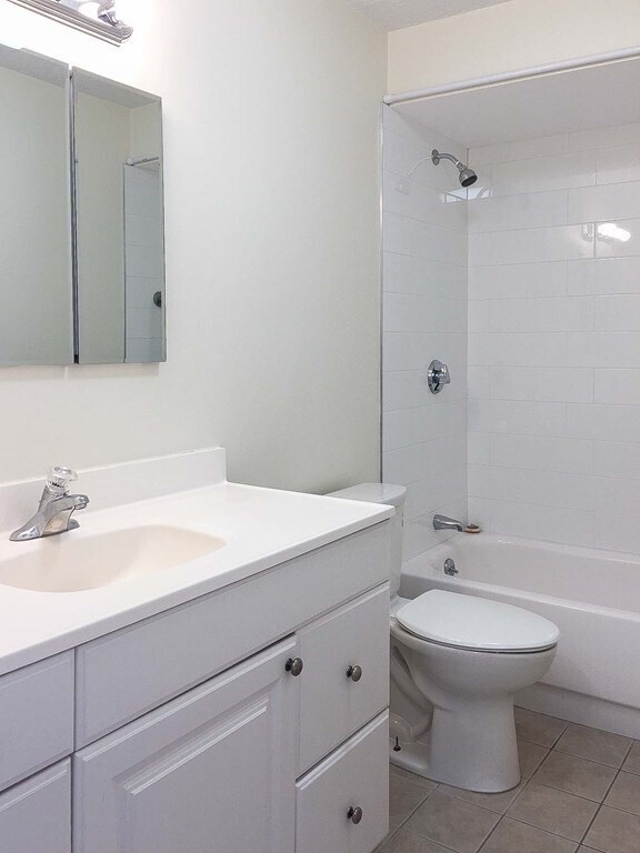 Building Photo - 33 Pond Ave