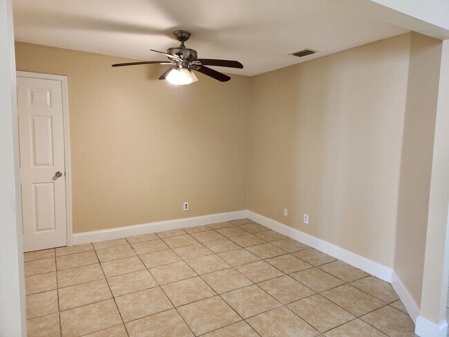 Building Photo - 1125 Alvin Ave