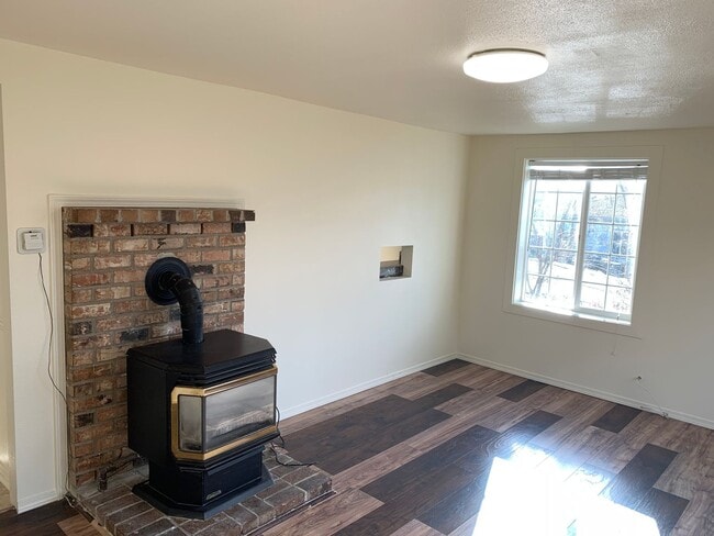 Building Photo - ~2 Bedroom House in Winston~