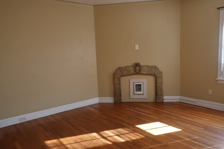 Building Photo - 527 Yakima St