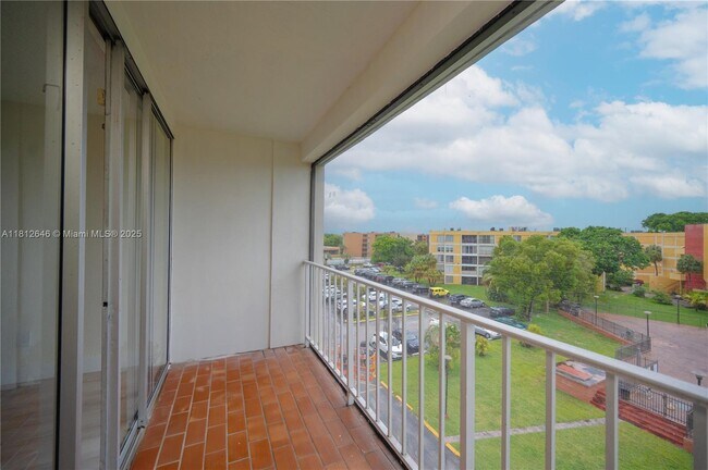 Building Photo - 9210 Fontainebleau Blvd