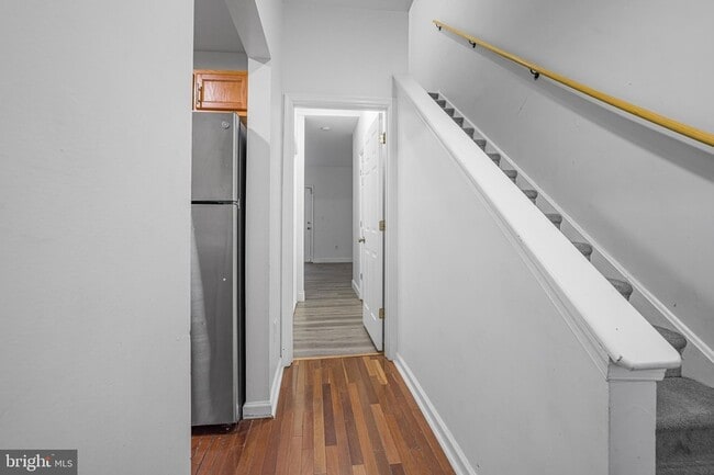 Building Photo - 609 W 9th St