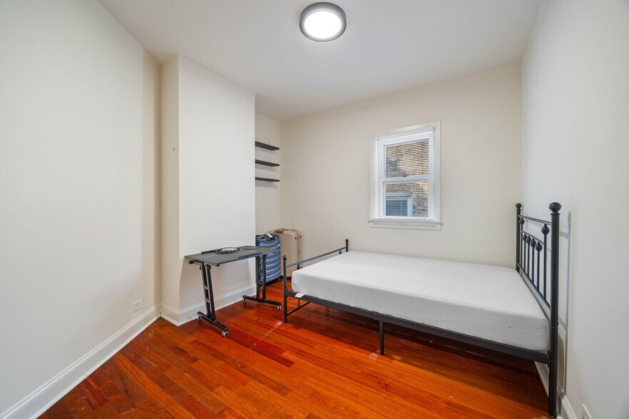Building Photo - 1118 Garnett Pl