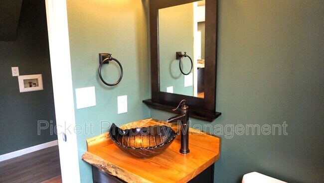 Building Photo - 4249 SE Fairway Cir