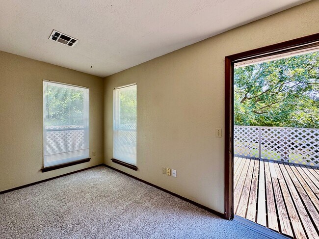 Building Photo - 428 Sundance Ln