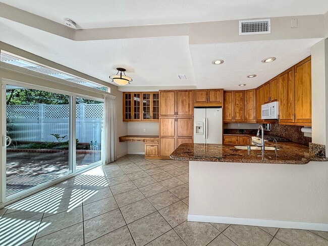 Building Photo - Beautiful 5BD/3BA 2-Story House in Tierras...