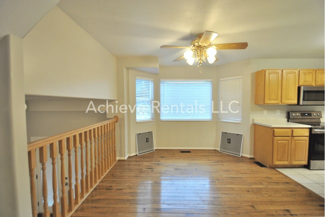 Building Photo - 587 N 1775 W