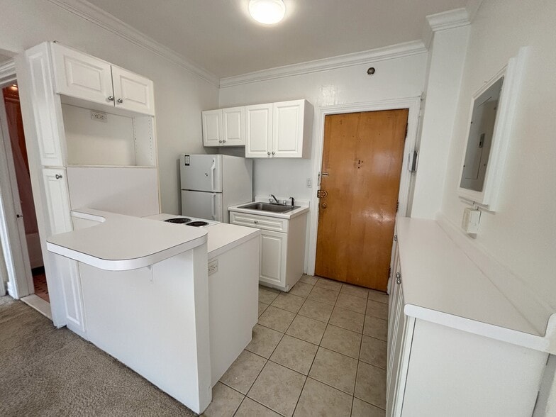 Building Photo - 1247 Beacon St