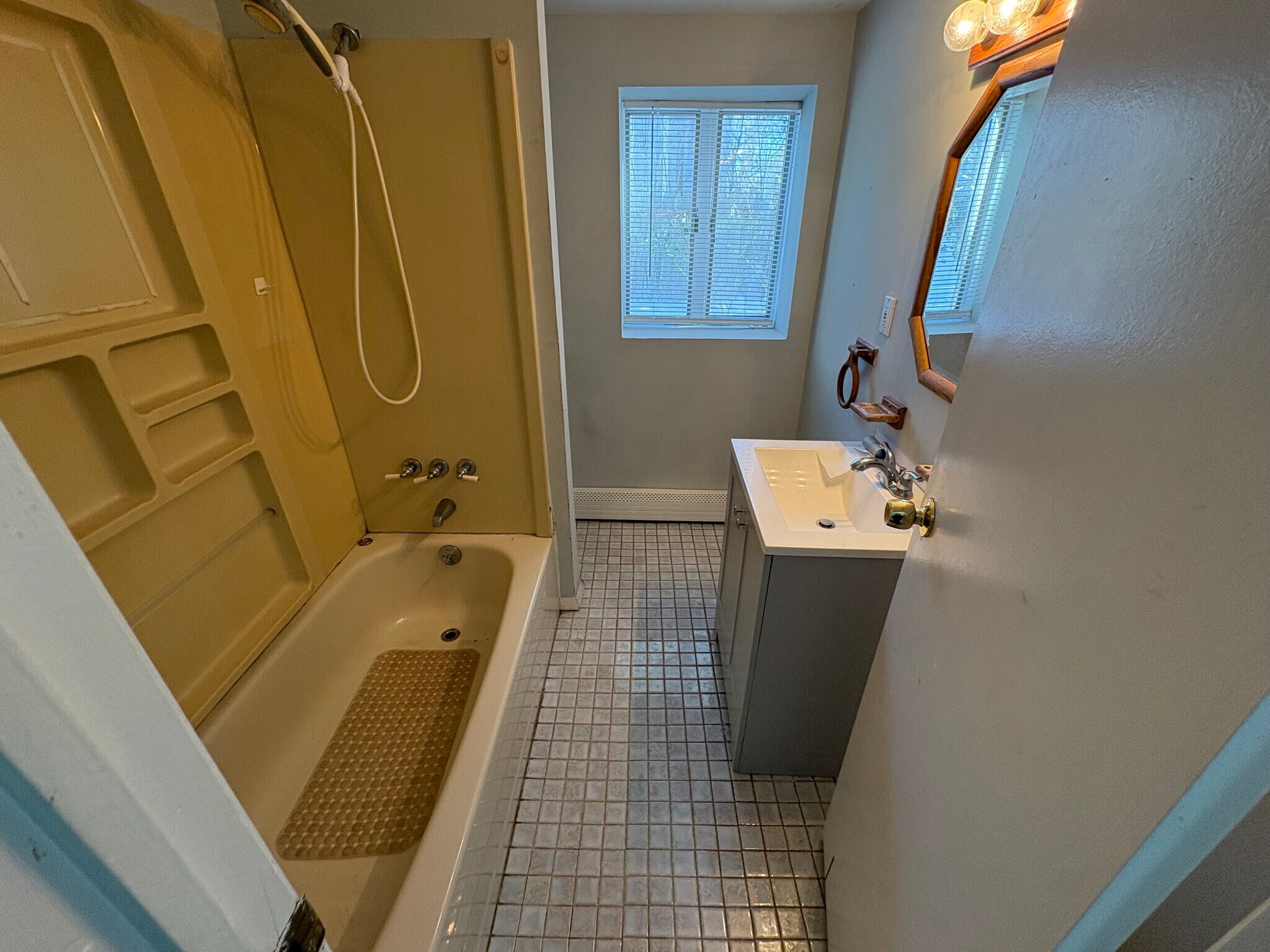 Building Photo - 10 Flowerfield Rd