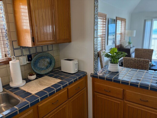 Building Photo - 4027-4029 Ocean Dr