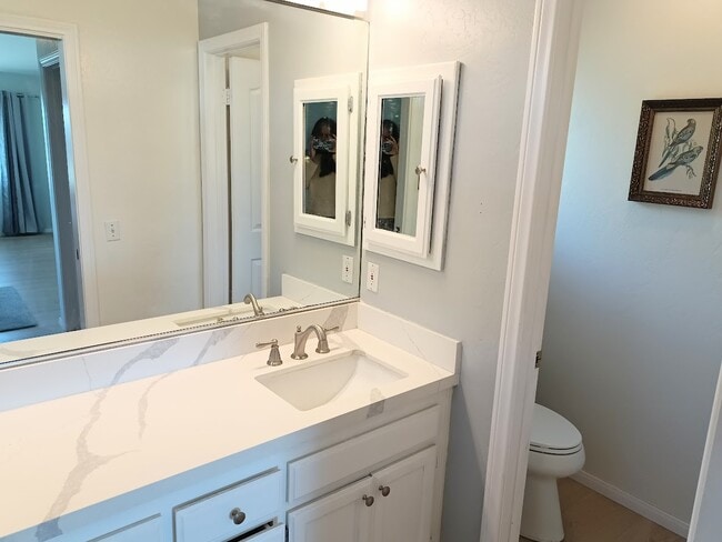 Building Photo - 1620-1624 York Dr