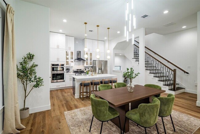 Building Photo - 1305 E 27th St