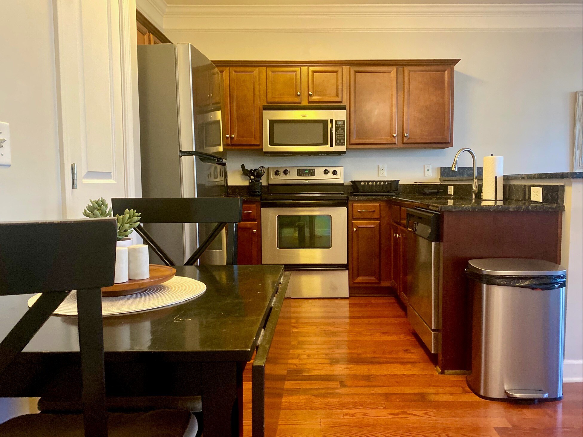 Building Photo - 2310 Elliott Ave