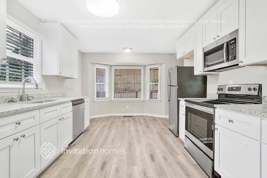 Building Photo - 2082 Cezar Dr