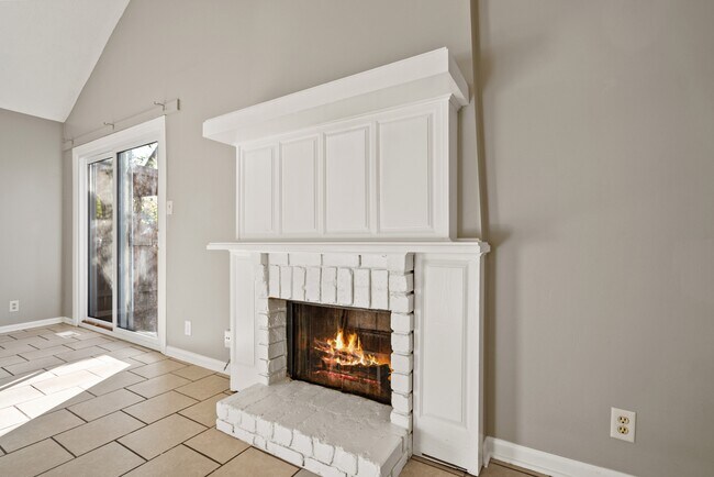 Building Photo - 4521 SW 33rd Terrace