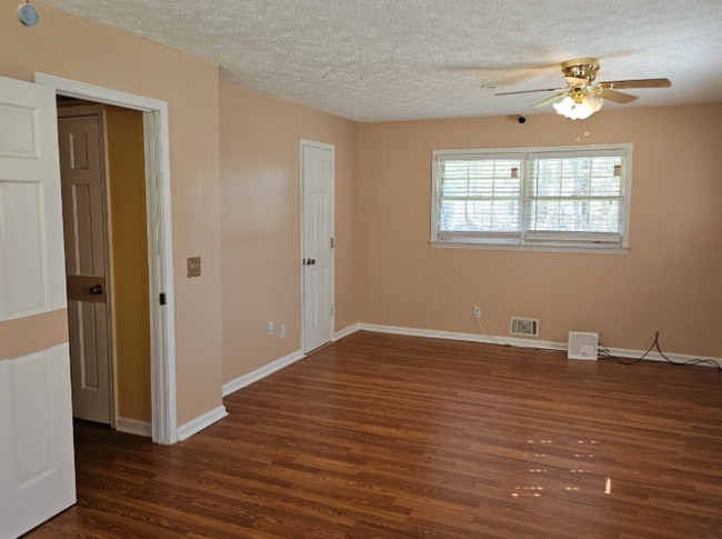 Building Photo - 6116 Evans Dr