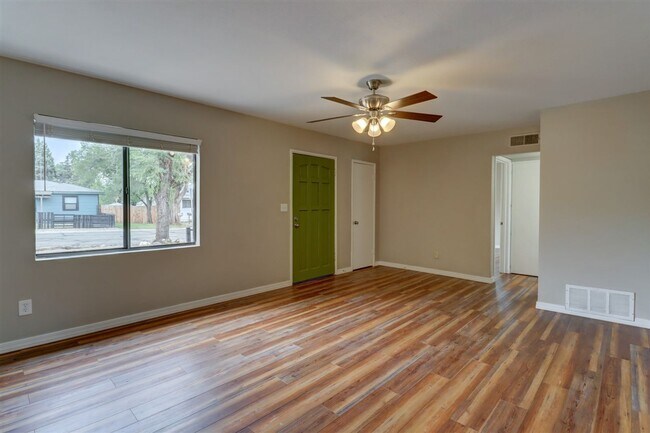 Building Photo - 846 Prescott Heights Dr