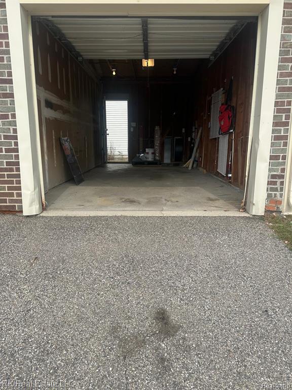 Building Photo - 2824 Roundtree Dr