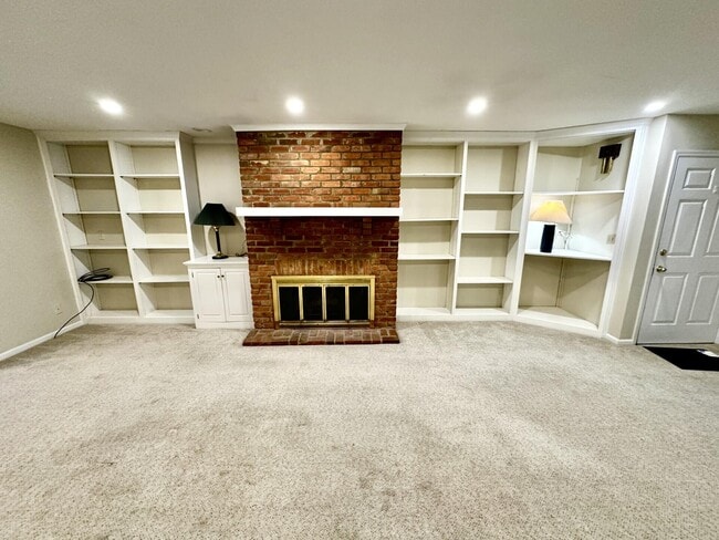 Building Photo - 2948a Candlelight Way