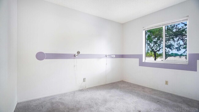 Building Photo - 505 Gardens Dr