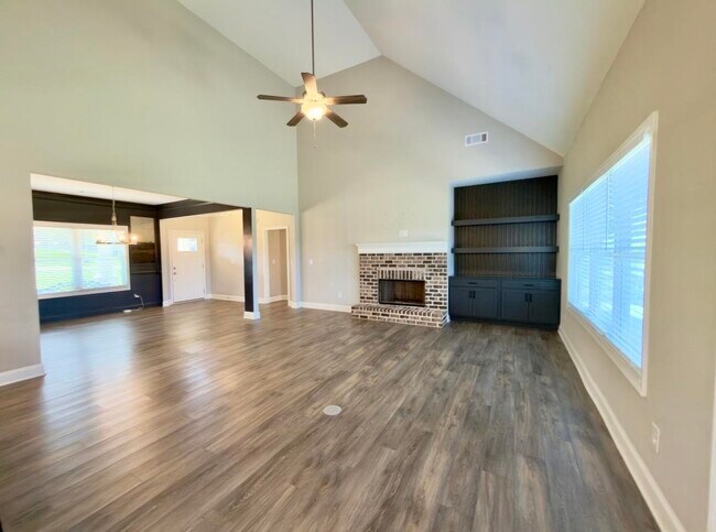 Building Photo - 121 Alexander Lakes Dr