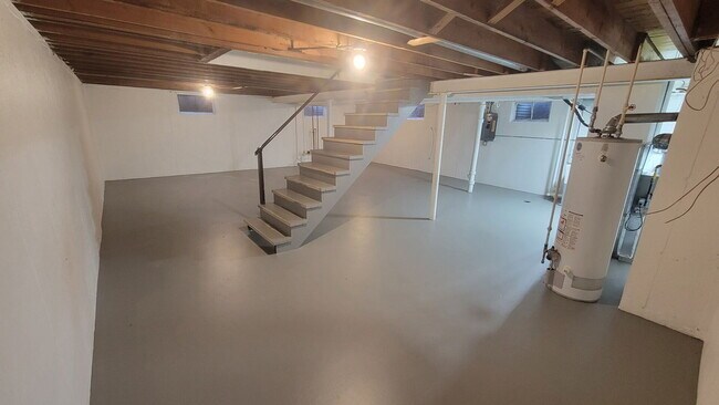 Building Photo - 216 S Chase Ave