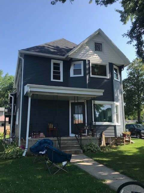 Building Photo - 452 E Holum St