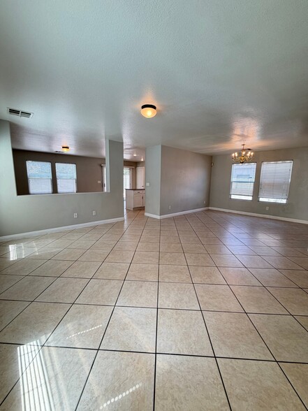 Building Photo - 9521 Grand Fir Ct